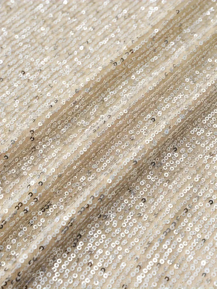 Šaty na večírek s flitry a kontrastem