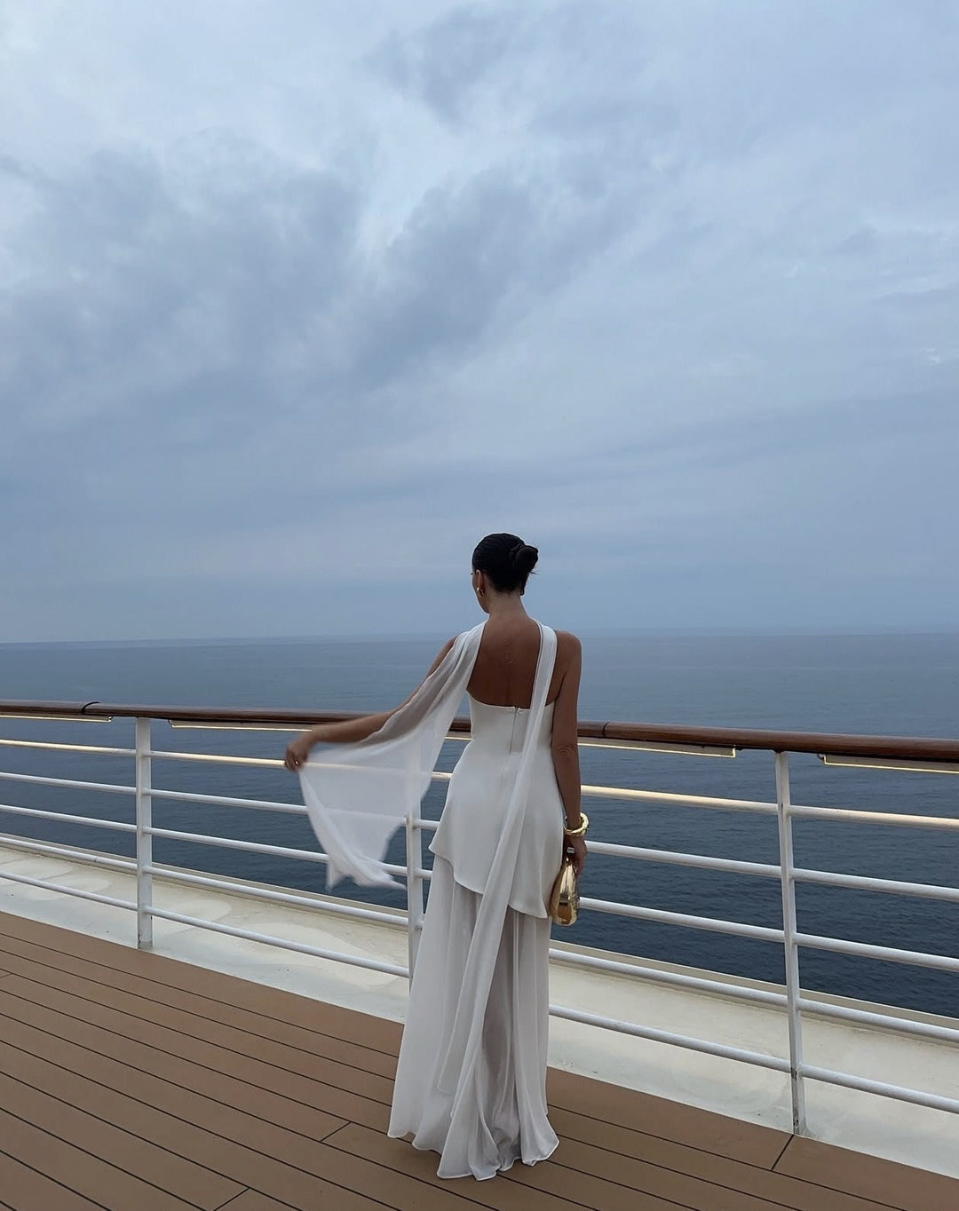 Ariadne – Bezramínkové maxi šaty s patchworkovou síťovinou a asymetrickým střihem