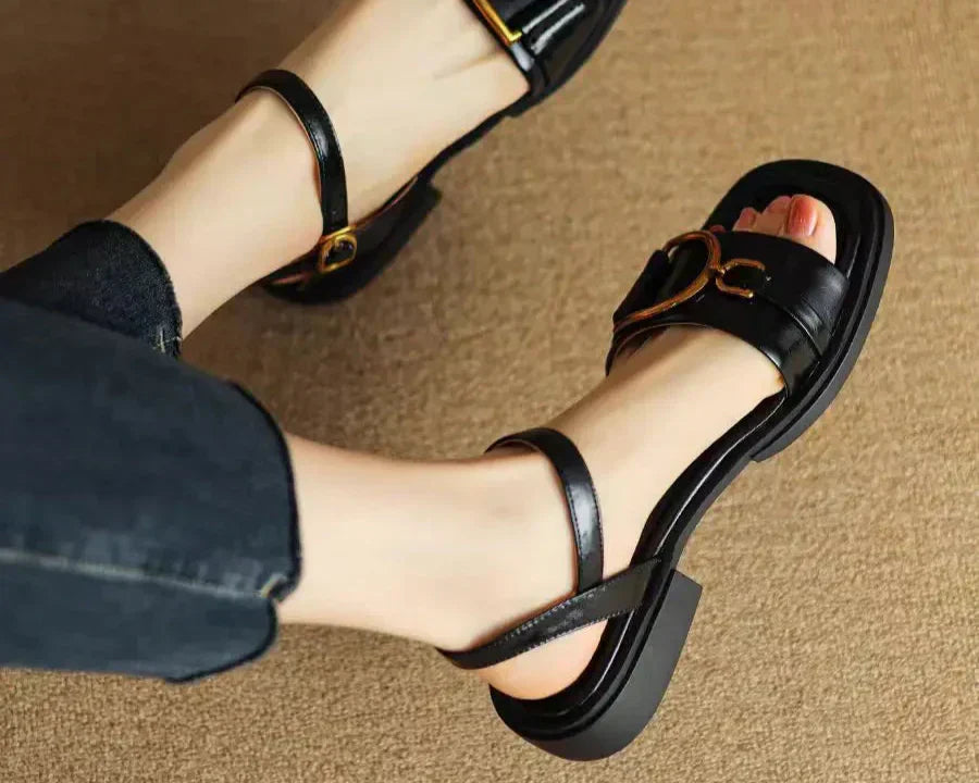 Amara | Přezkové ploché sandály