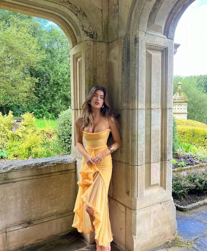 Fauna - Šaty s nařaseným volantem a zapínáním ve tvaru zobáku pro večírek