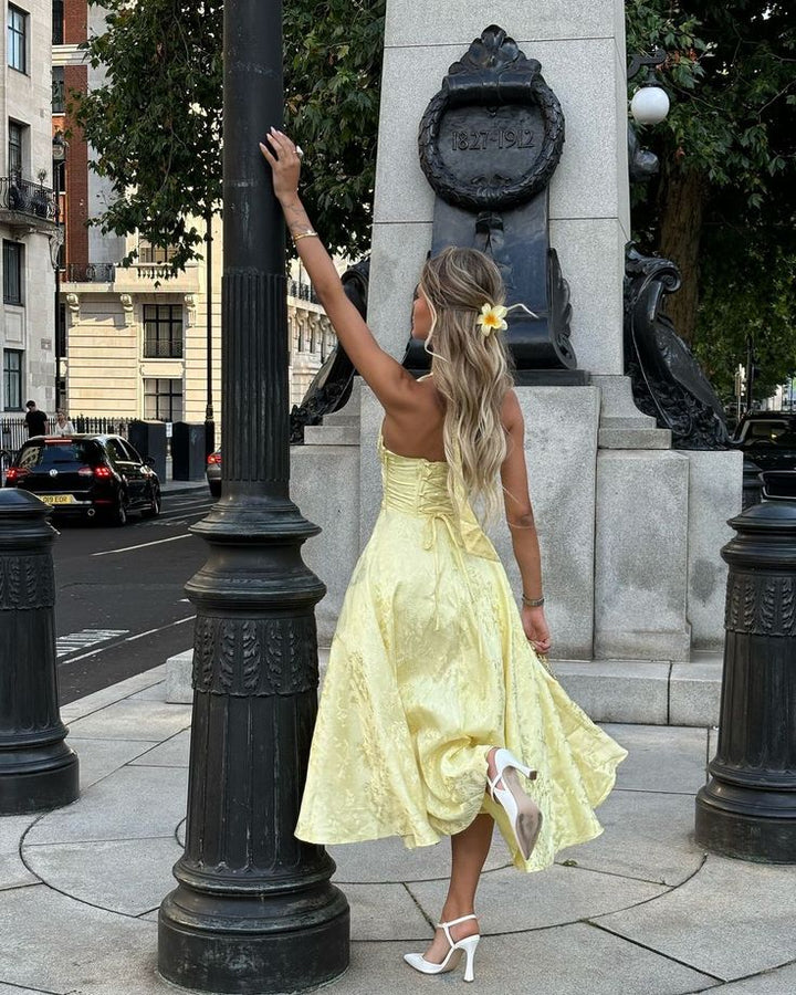 Niamh - Elegantní výšivací oděv bez rukávů s hlubokým výstřihem ve tvaru V